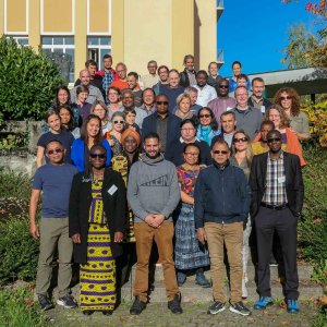 Ein Gruppenfoto von unseren lokalen Programmkoordinationen und Mitarbeitenden von Fastenaktion aus der Schweiz.